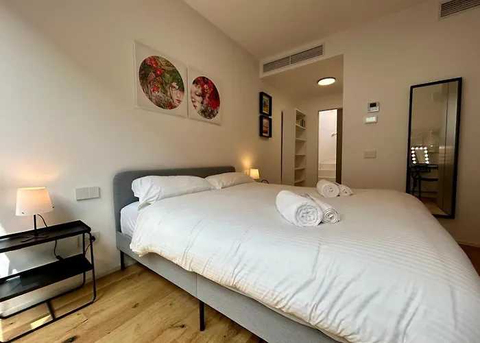 Kibilu Luxury Apt With Terrace, Isola District And Near Garibaldi Station